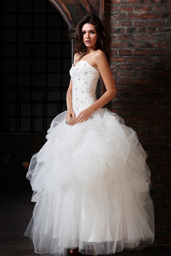 Sweetheart Tulle Princess Wedding Gown - Click Image to Close